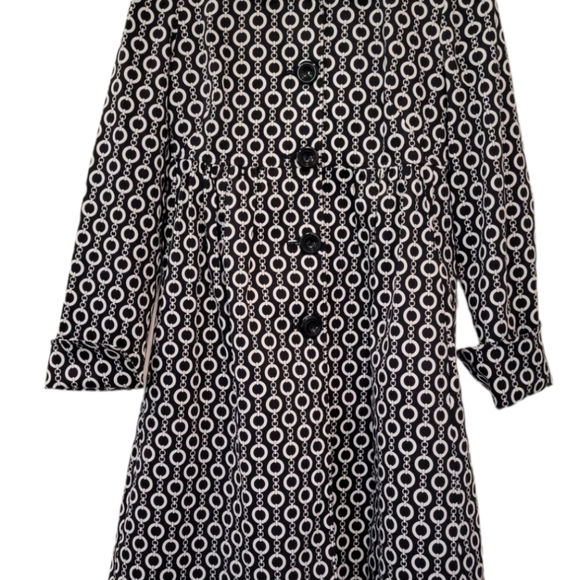 Women's Trenchcoat Mid Length Black And White Chain Print Scalloped Bottom. - Picture 2 of 4